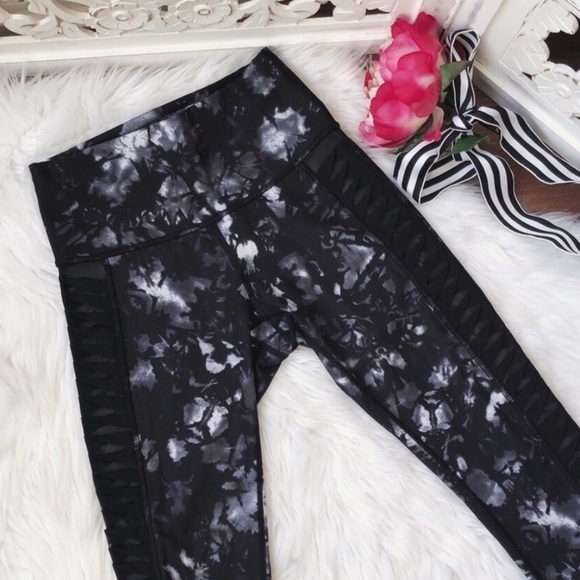 lululemon athletica Pants - Lululemon Sunshine Salutation Crop Dusk Dye